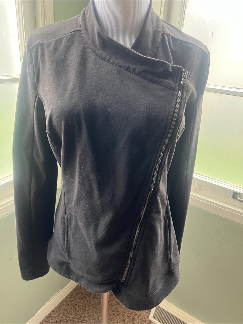 Lucy Black Sweatshirt Medium